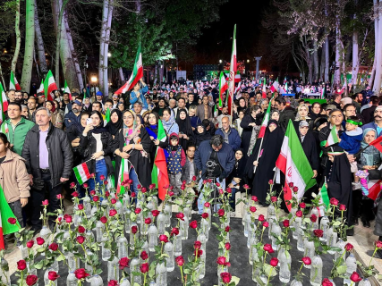 همگرایی مردم و هنرمندان ستودنی است